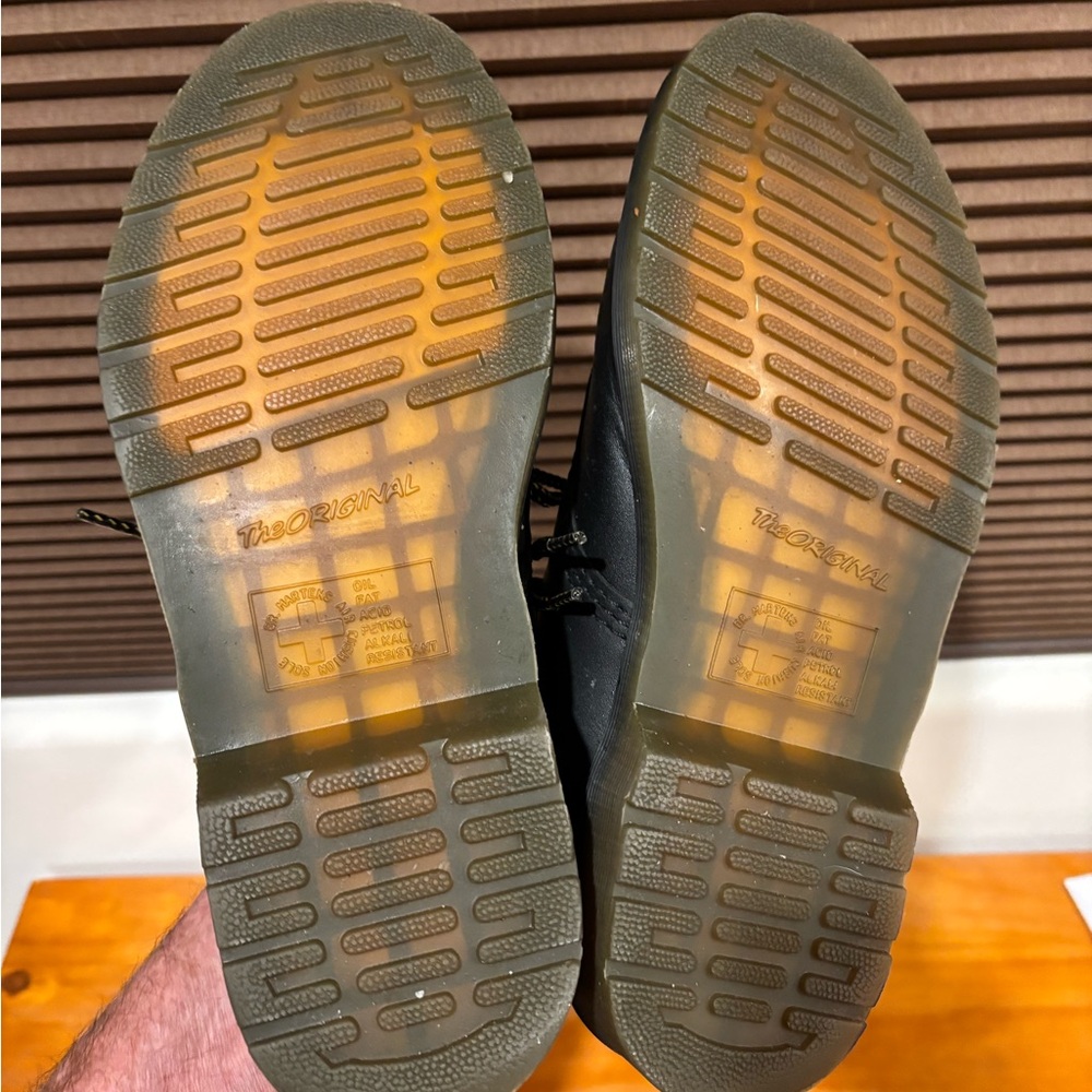 Men’s size 9 Doc Dr. Martens in really nice condition - Picture 6 of 7